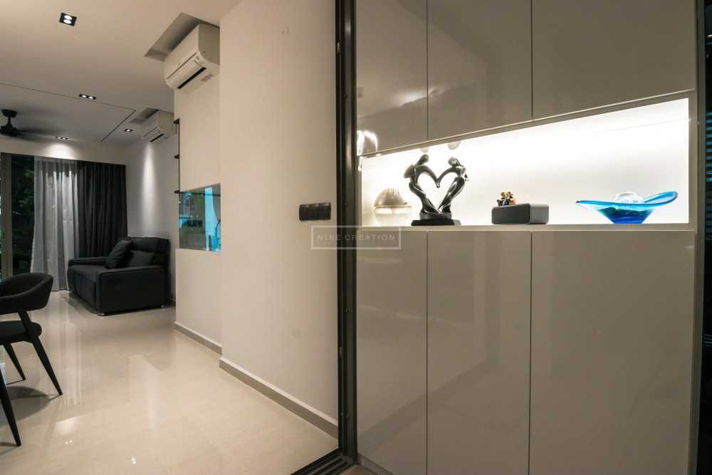 Contemporary Entryway with Shoe Rack and Small Storage