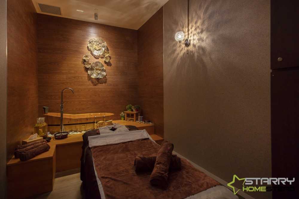 Asian Shopfront with Bathtub and Bathroom Sinks