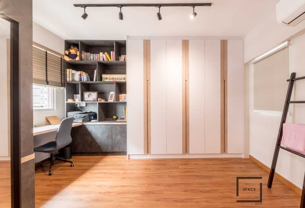 Minimalist Home Office with Bookshelf and Desk