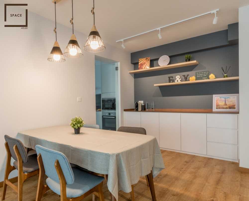 Minimalist Dining Room with Chandelier and Dining Table