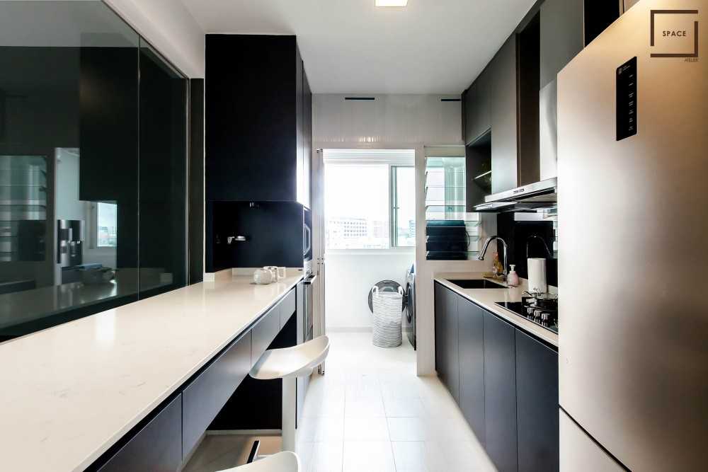 Contemporary Kitchen with Cupboard and Kitchen Tap