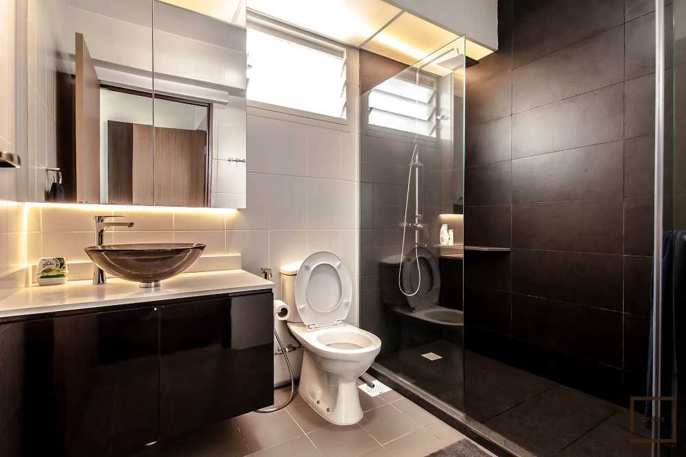 Contemporary Bathroom with Mirror and Shower Screen