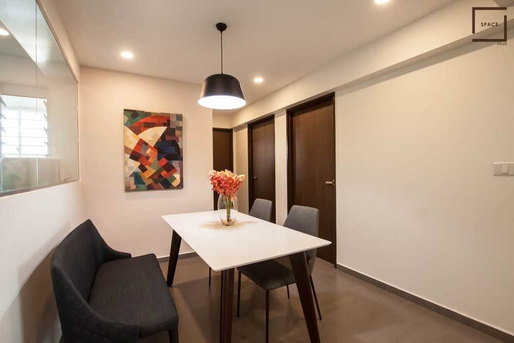 Contemporary Dining Room with Drop Ceiling and Dining Table