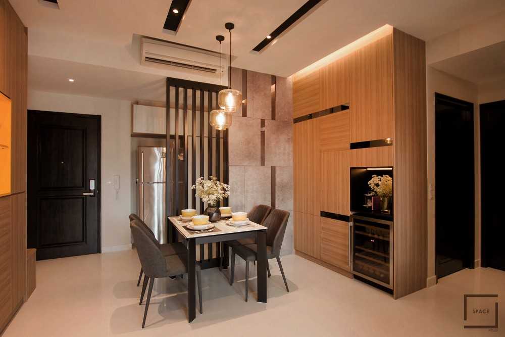 Contemporary Dining Room with Chandelier and Dining Table