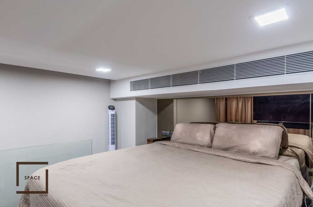 Modern Bedroom with Queen Bed and Bed