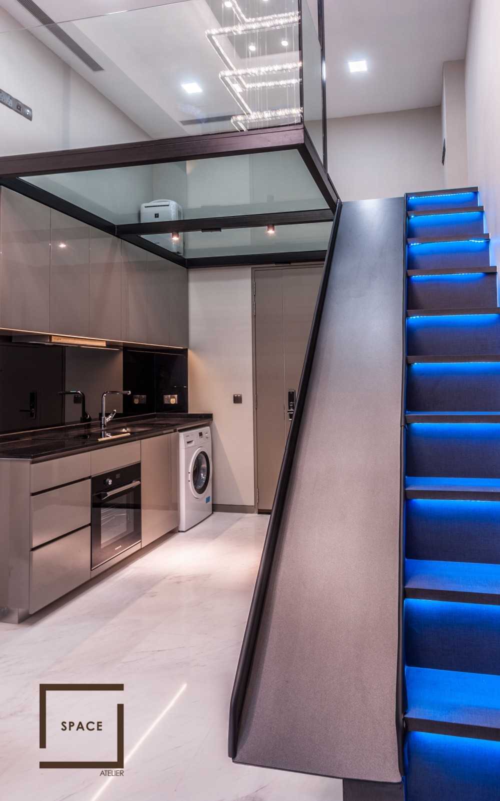 Modern Kitchen with Open Kitchen and Kitchen Tap
