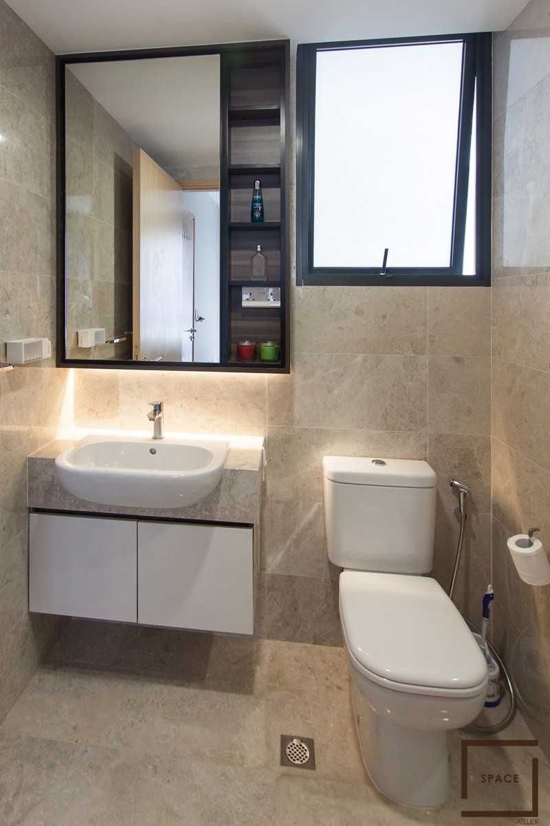 Modern Bathroom with Mirror and Toilet Bowl
