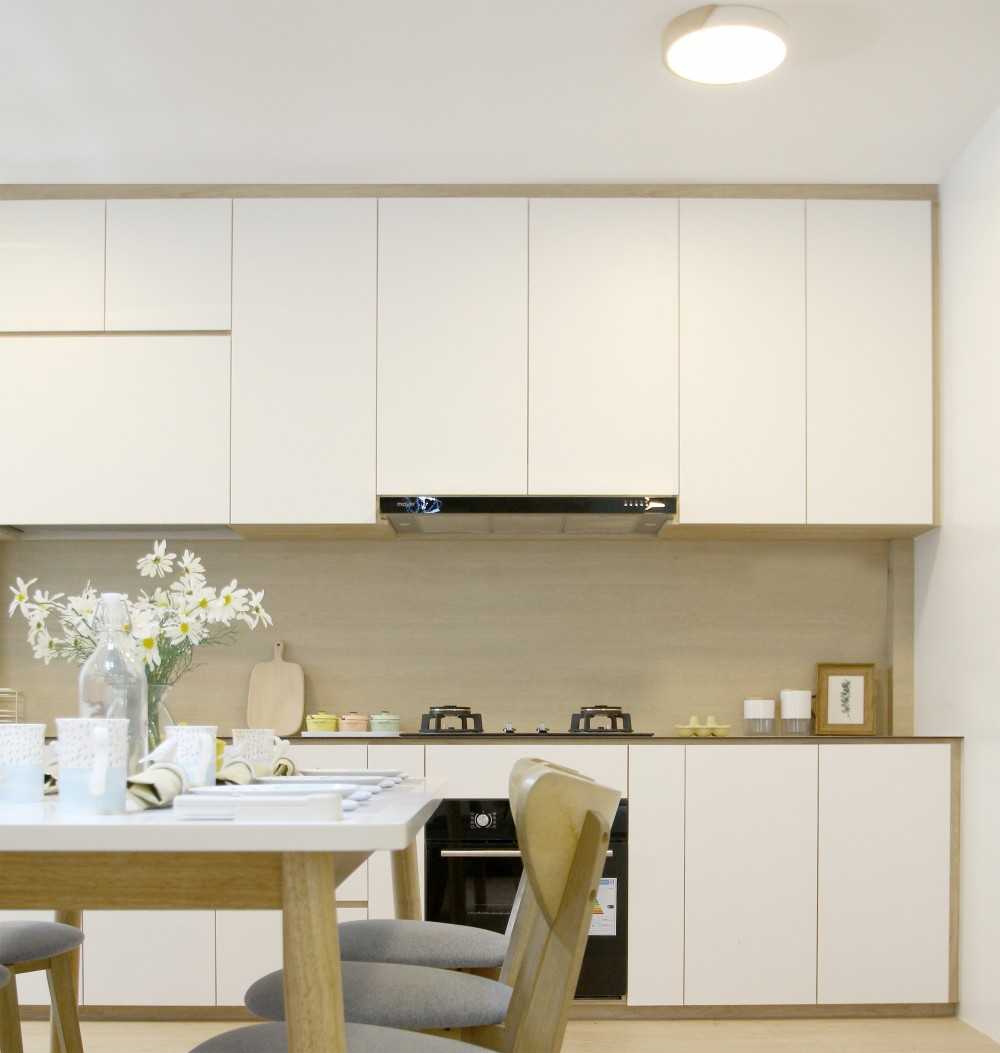 Scandinavian Kitchen with Vinyl Flooring and Breakfast Counter
