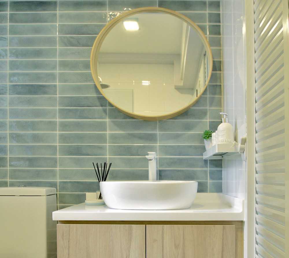 Scandinavian Bathroom with Countertop and Mosaic