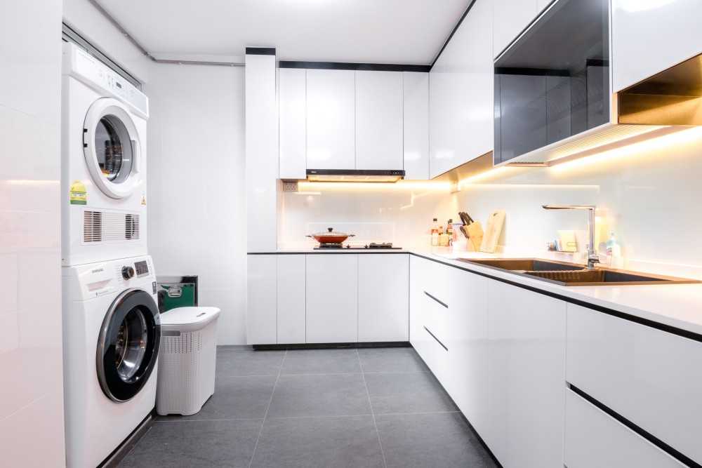 Contemporary Kitchen with Countertop and Washing Machine