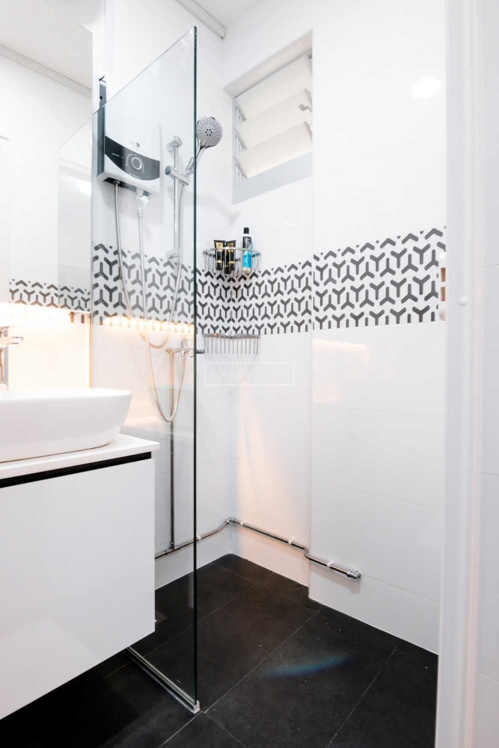 Contemporary Bathroom with Vanity Counter and Shower Screen