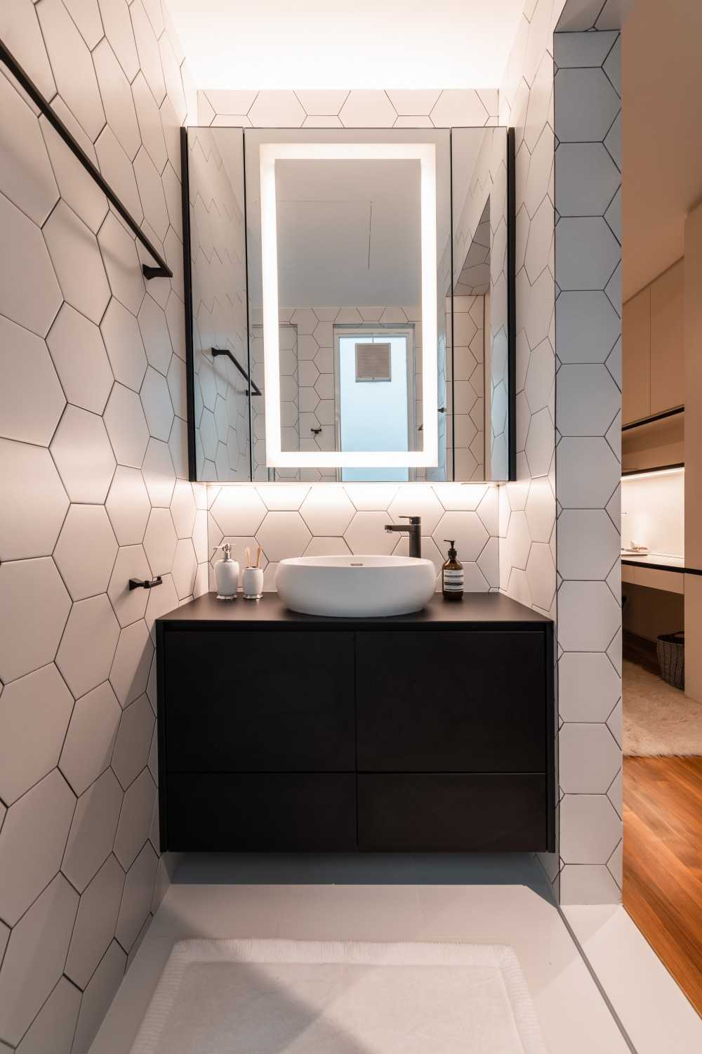 Scandinavian Bathroom with Countertop and Homogeneous Tiles