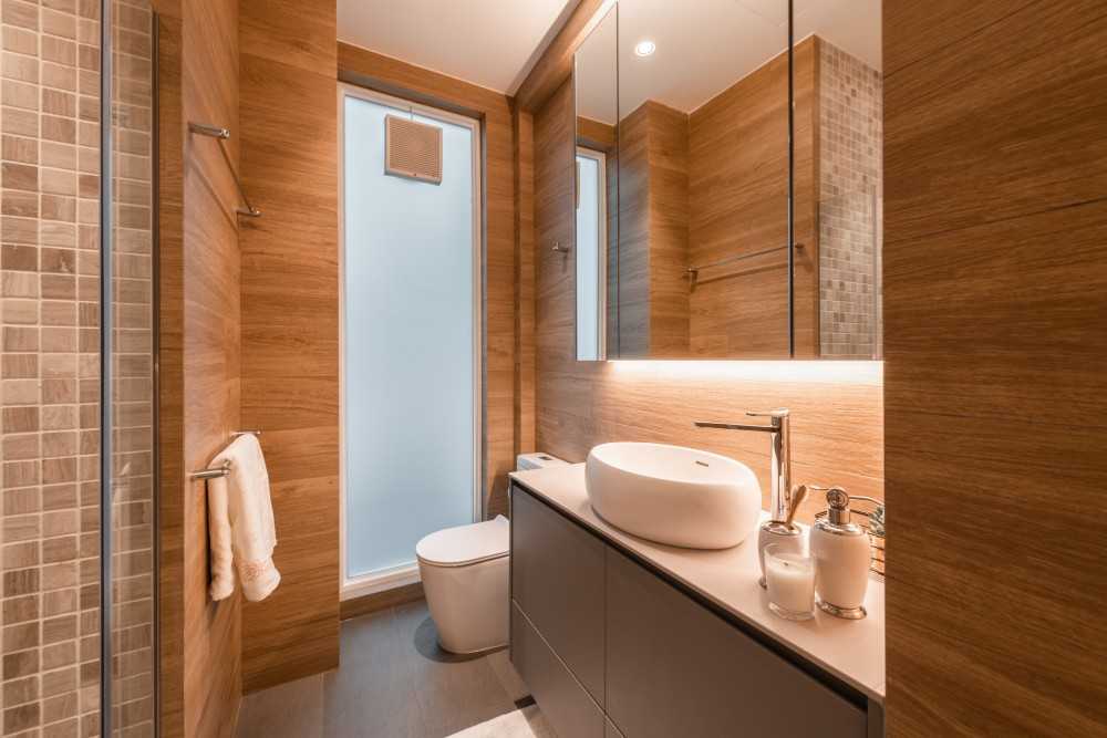 Scandinavian Bathroom with Mirror and Bathroom Storage