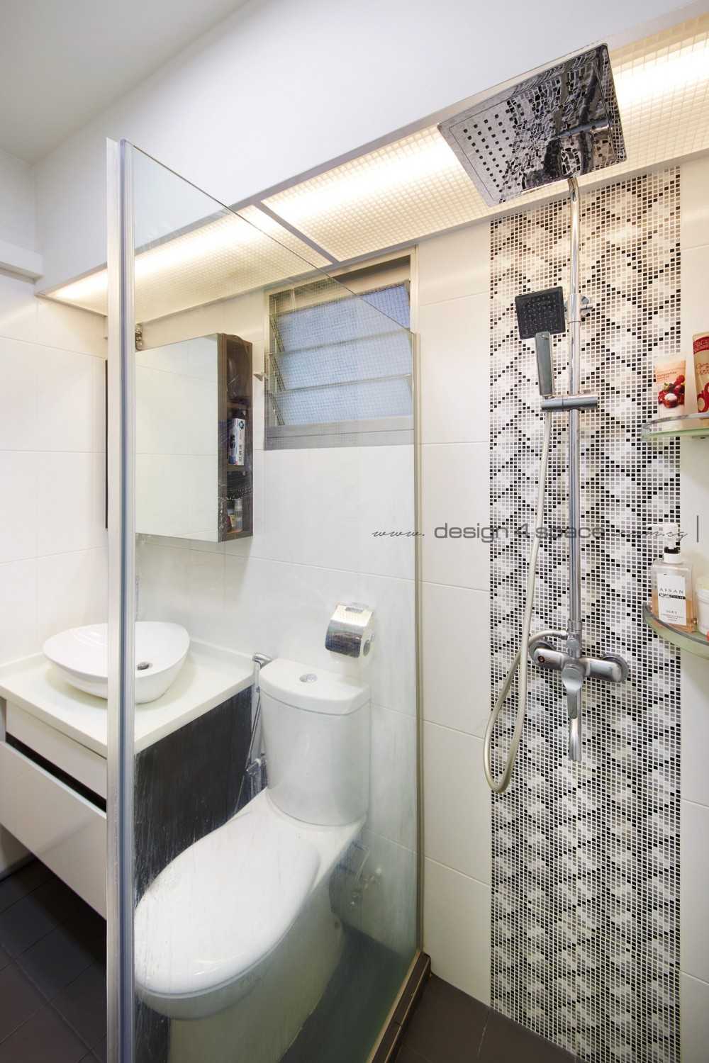 Modern Bathroom with Homogeneous Tiles and Marble Floor