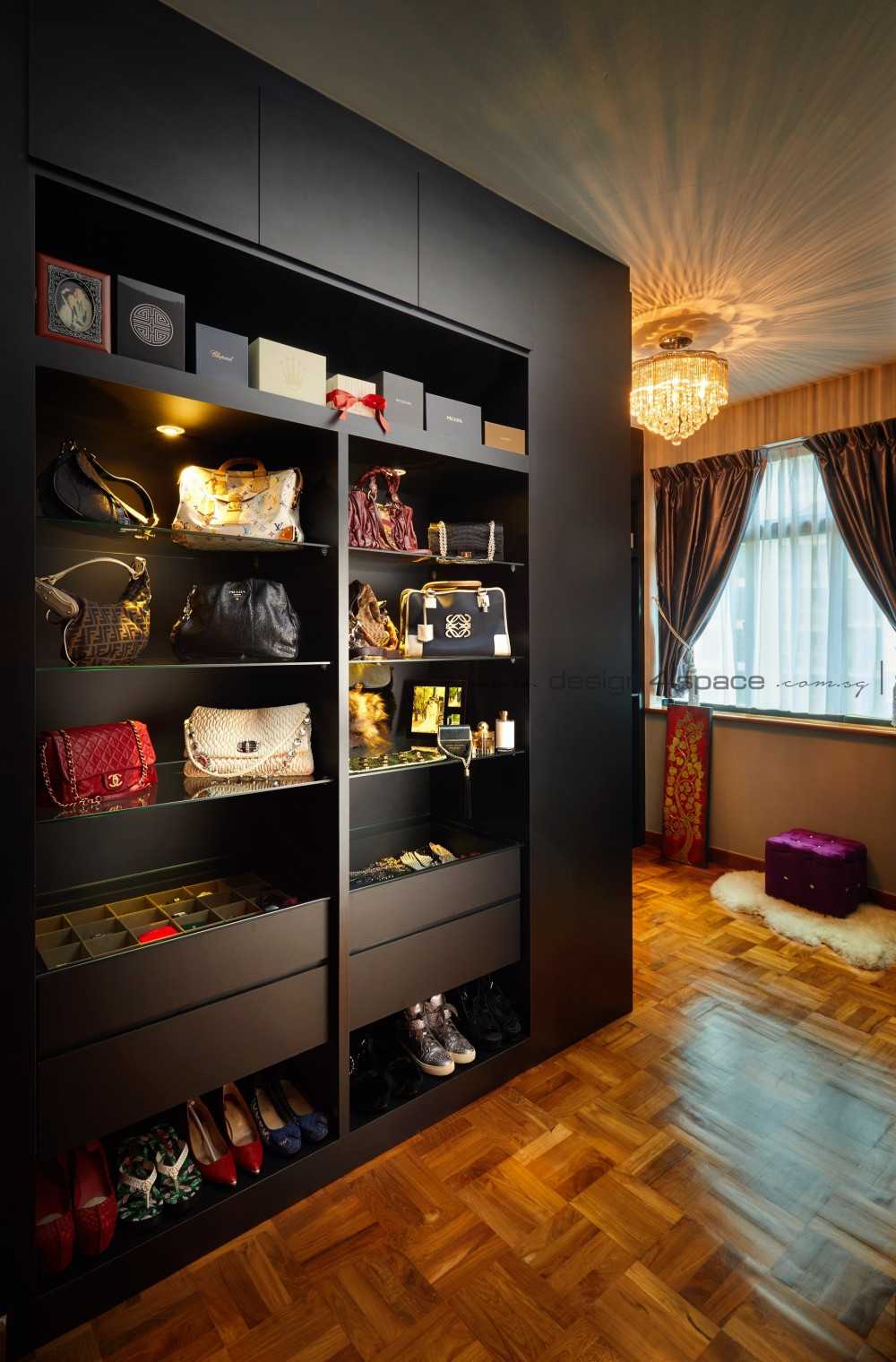 Contemporary Walk-in Wardrobe with Mirror and Wardrobe