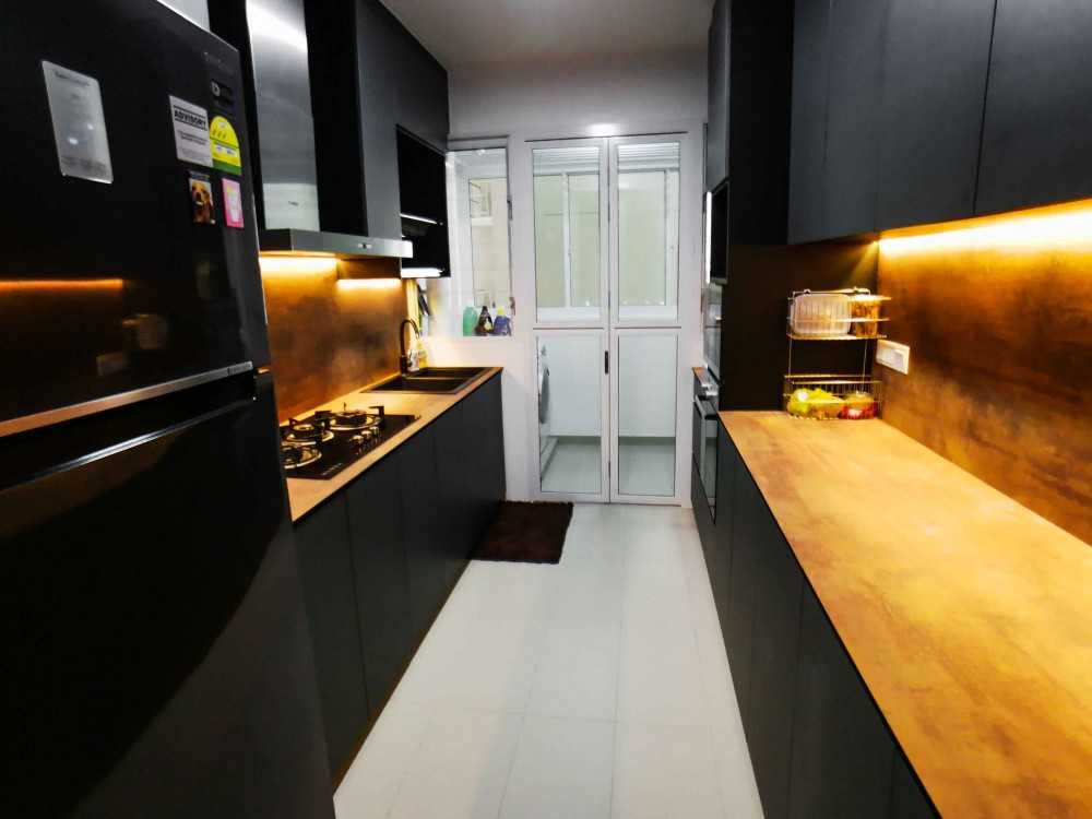 Transitional Kitchen with Countertop and Kitchen Tap