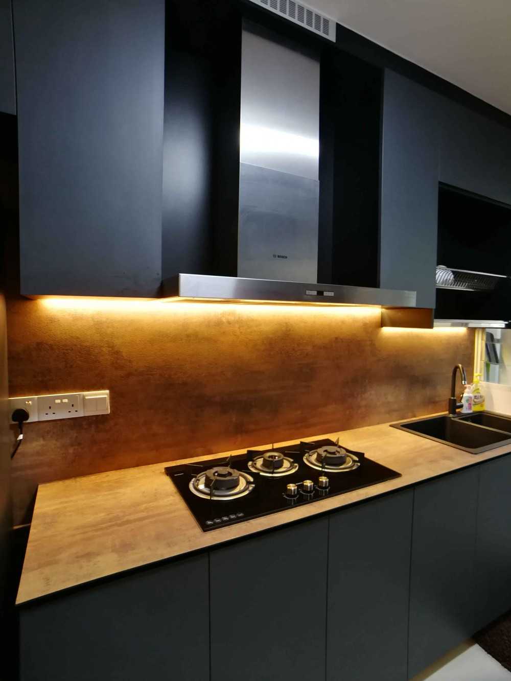 Transitional Kitchen with Kitchen Backsplash and Kitchen Cabinets