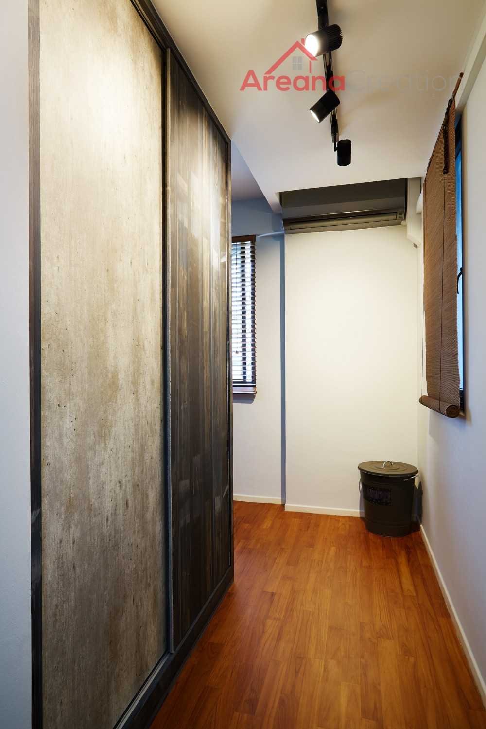 Industrial Kitchen with Homogeneous Tiles and Wood Flooring