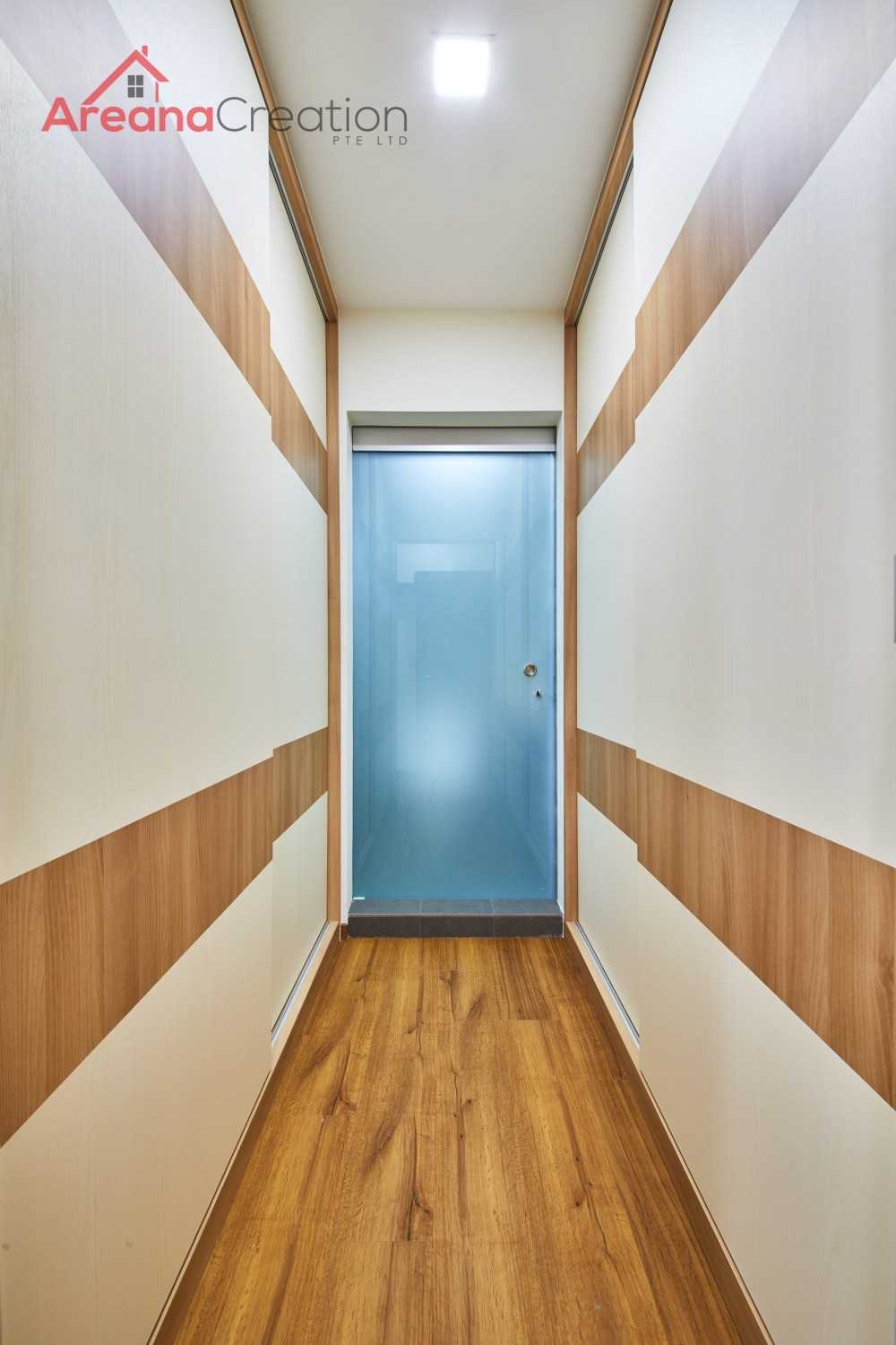 Scandinavian Walk-in Wardrobe with Mirror and Wardrobe