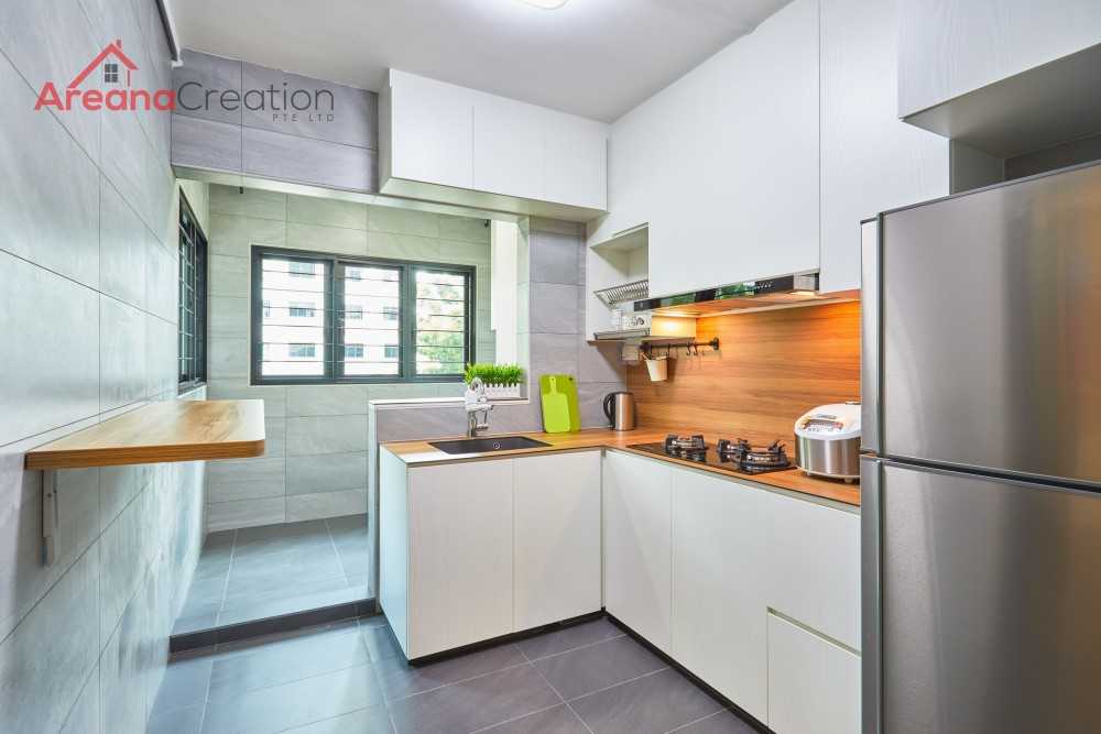Scandinavian Kitchen with Homogeneous Tiles and Wood Flooring