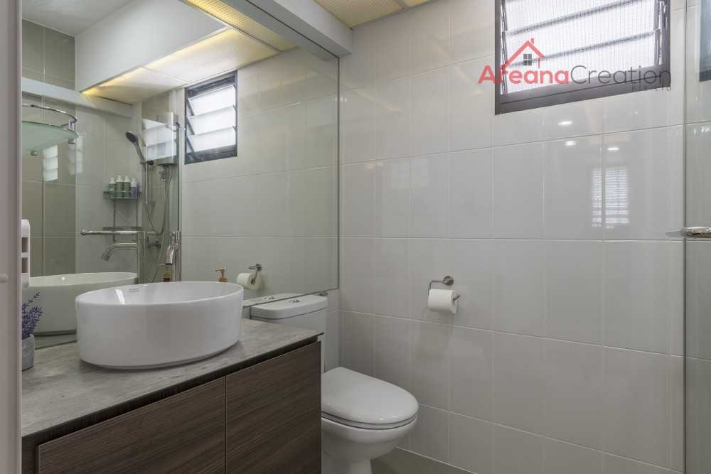 Contemporary Bathroom with Shower Screen and Bathroom Storage