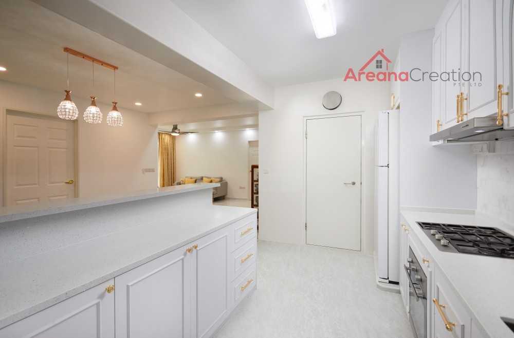 Modern Kitchen with Wood Flooring and Kitchen Window