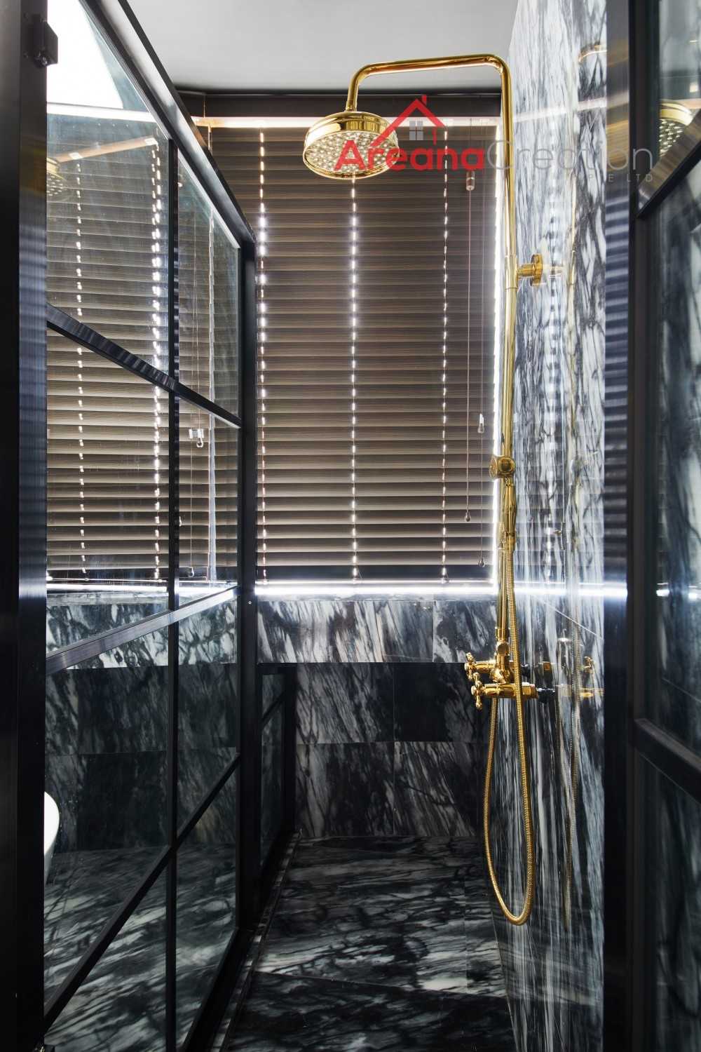 Vintage Bathroom with Homogeneous Tiles and Mirror