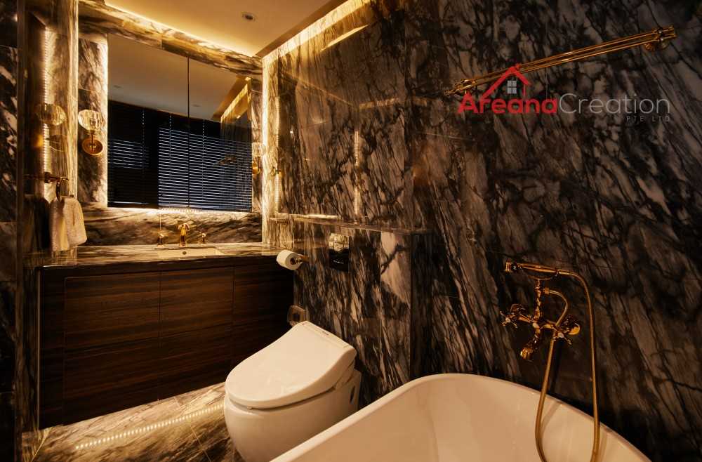 Vintage Bathroom with Vinyl Flooring and Homogeneous Tiles