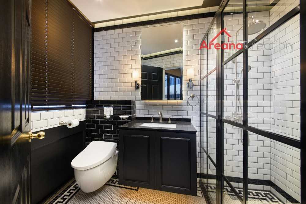Vintage Bathroom with Homogeneous Tiles and Wood Flooring