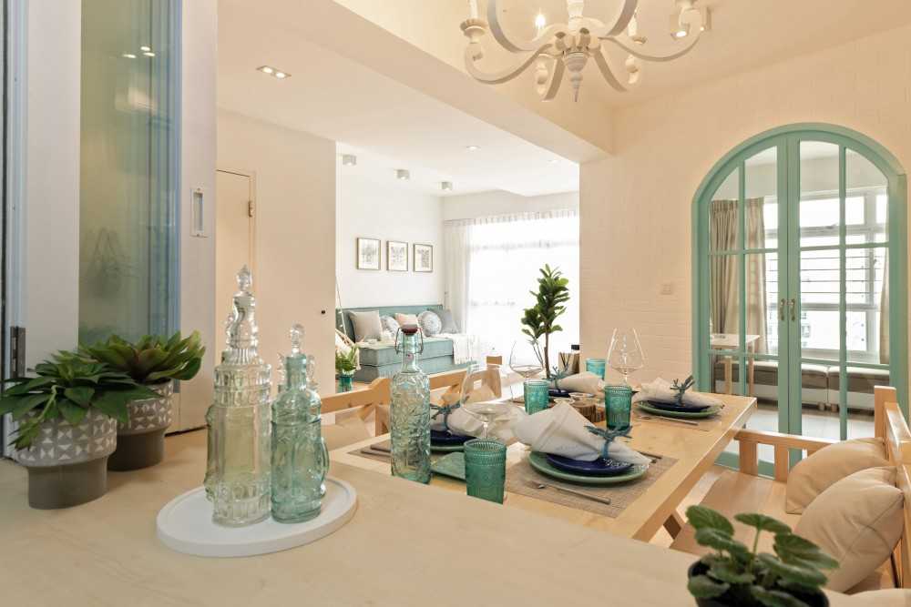 Transitional Dining Room with Dining Table and Seating Bench