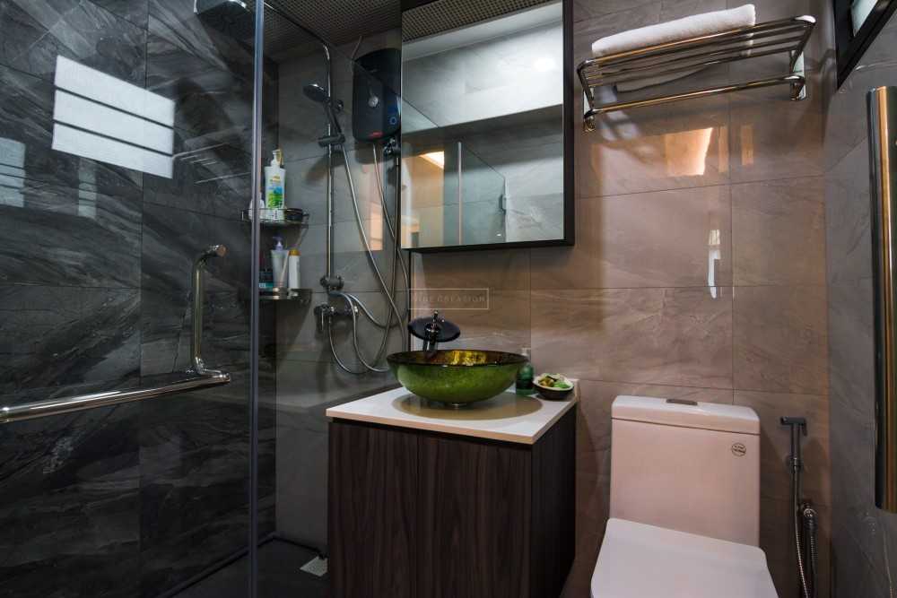 Scandinavian Bathroom with Countertop and Mirror