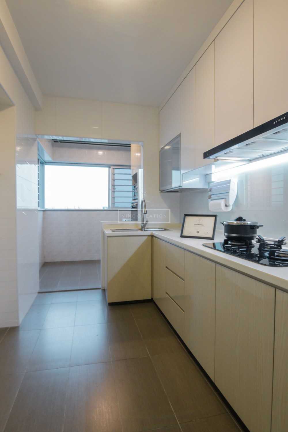 Scandinavian Kitchen with Countertop and Open Kitchen