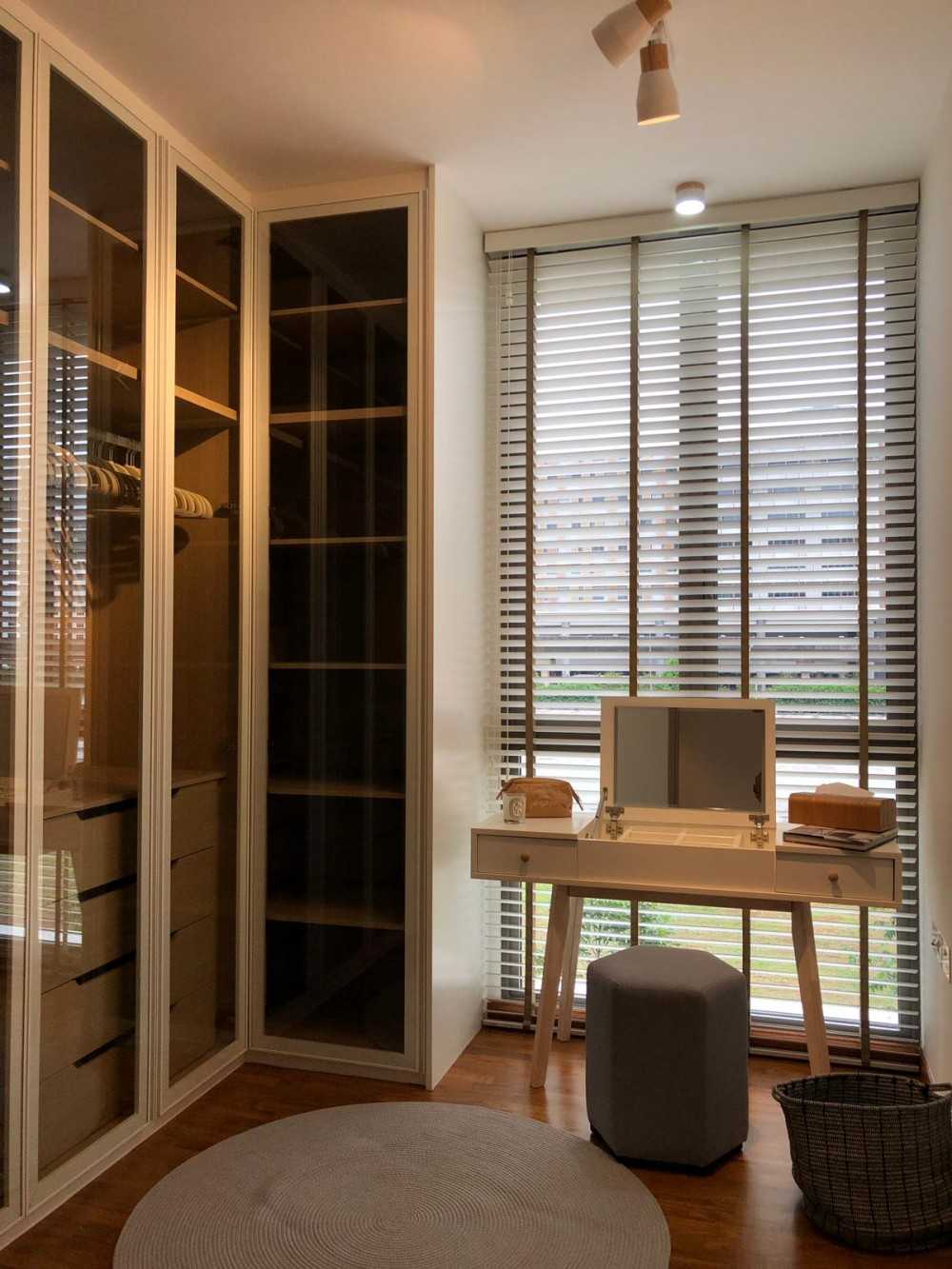 Scandinavian Walk-in Wardrobe with Mirror and Vanity Counter