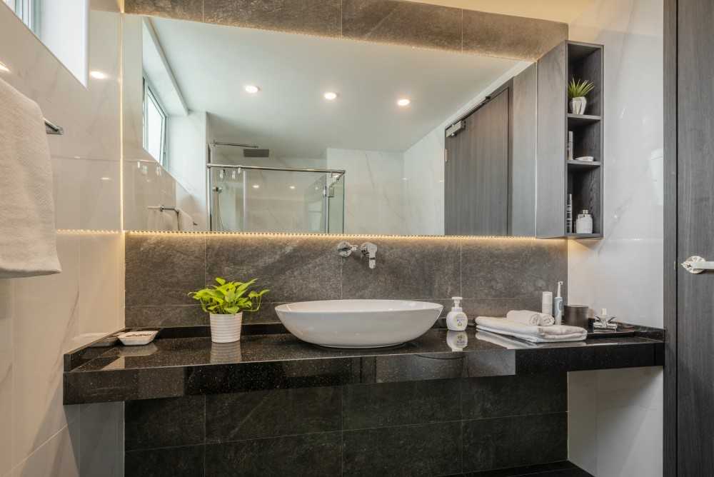 Eclectic Bathroom with Homogeneous Tiles and Mirror