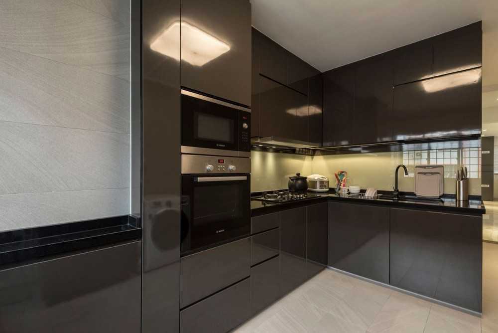 Minimalist Kitchen with Homogeneous Tiles and Kitchen Backsplash