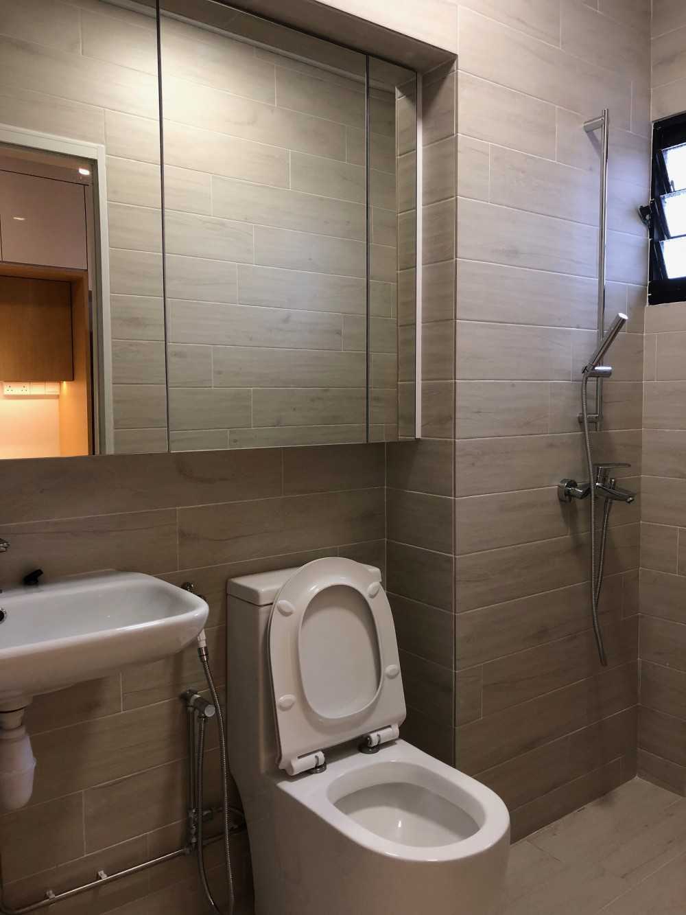 Asian Bathroom with Homogeneous Tiles and Mirror