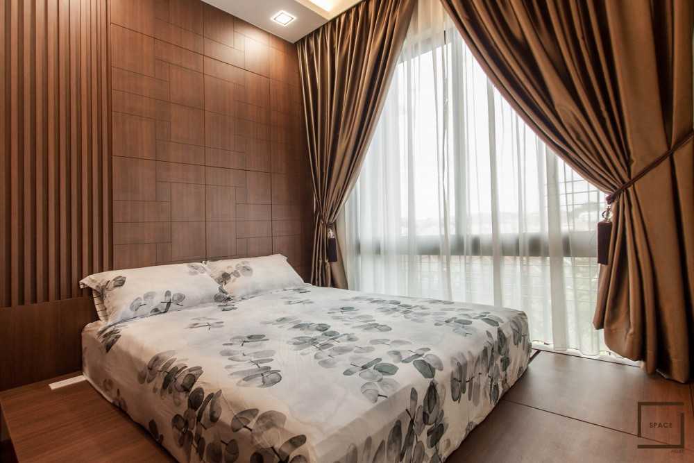 Contemporary Bedroom with Vinyl Flooring and Queen Bed
