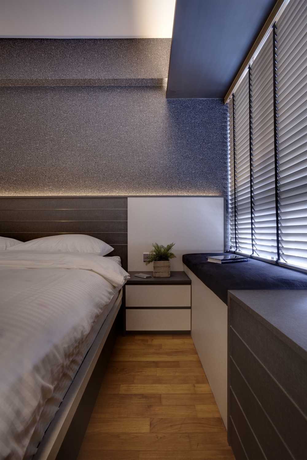 Modern Bedroom with Parquet Floor and Bay Window