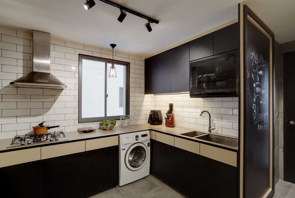 Modern Kitchen with Washing Machine and Kitchen Backsplash