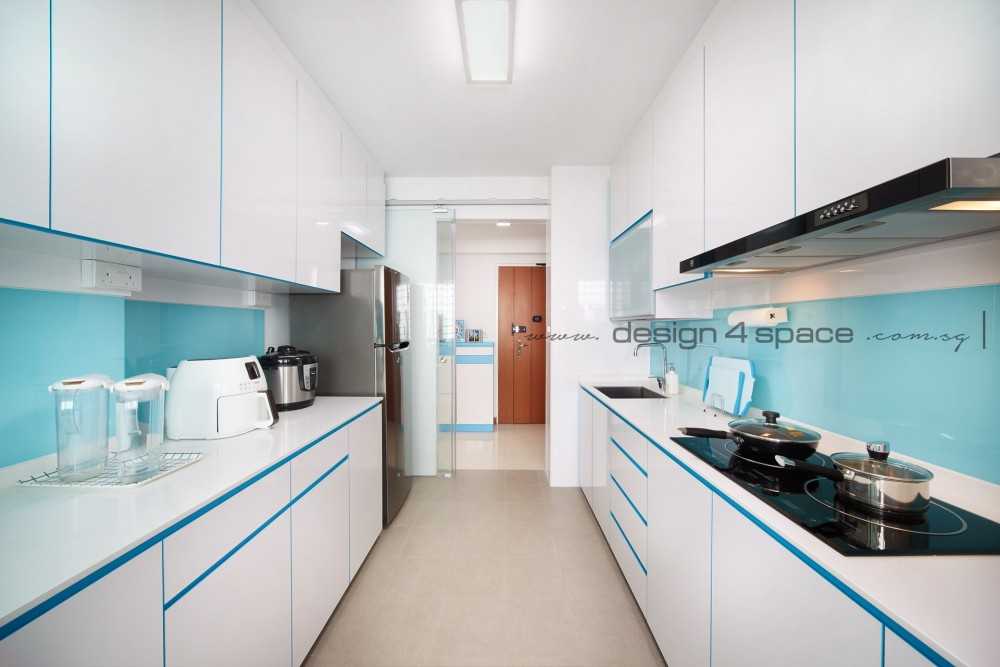 Contemporary Kitchen with Vinyl Flooring and Homogeneous Tiles