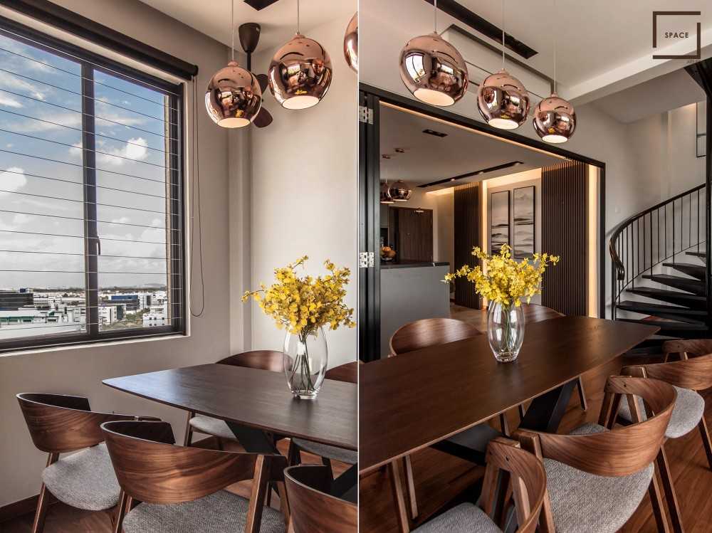 Contemporary Dining Room with Dining Table and Dining Chairs