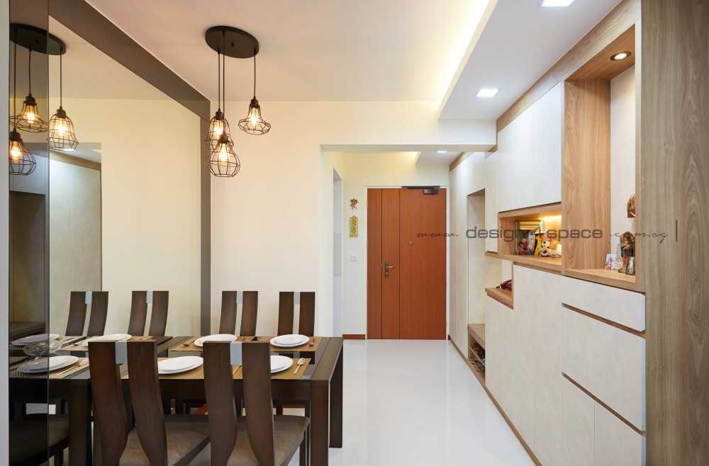 Contemporary Dining Room with Dining Table and Dining Chairs