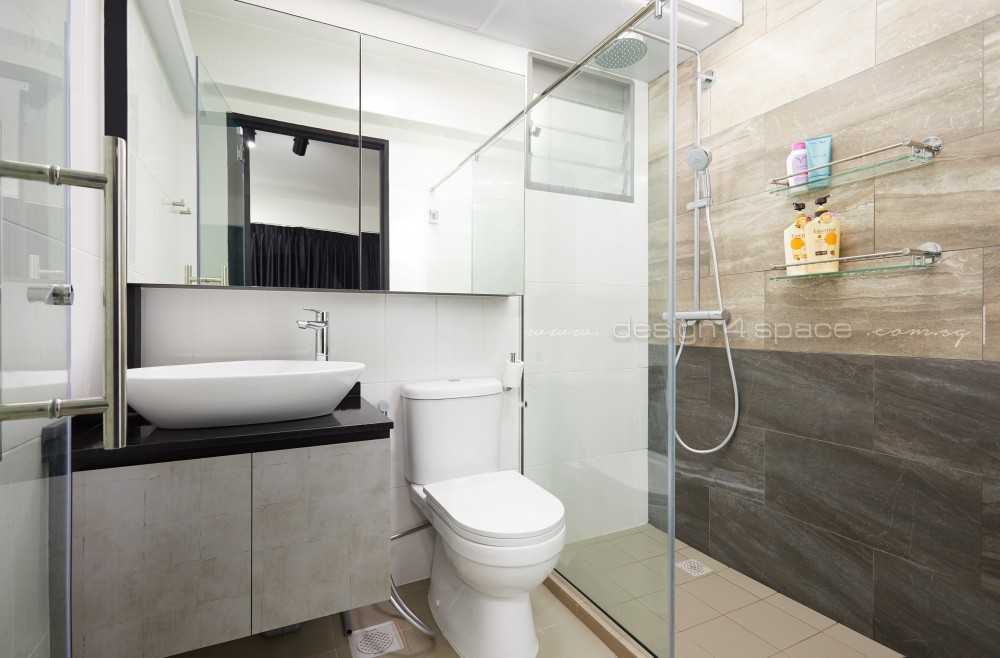 Contemporary Bathroom with Mirror and Bathroom Storage