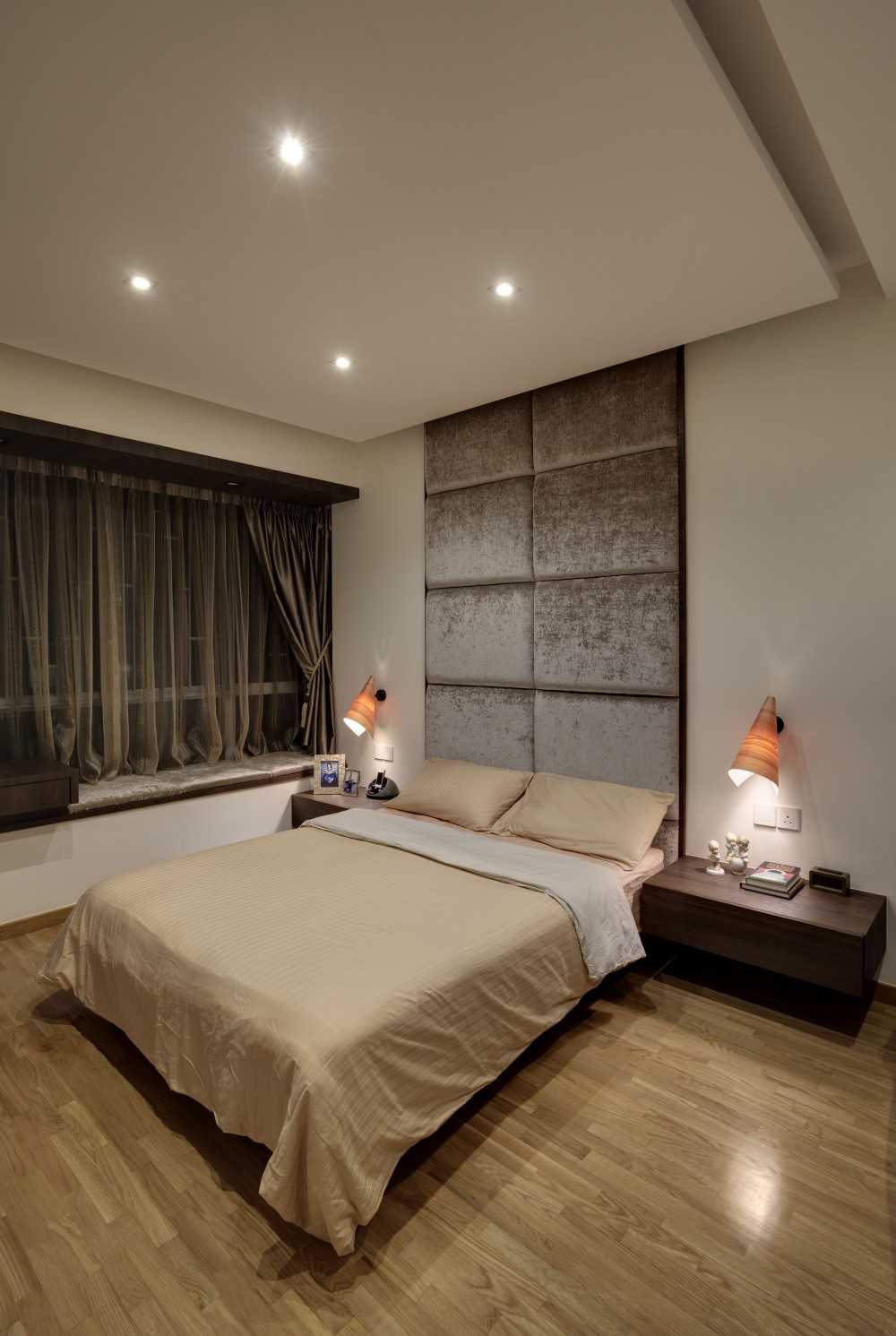 Contemporary Bedroom with Parquet Floor and Bay Window