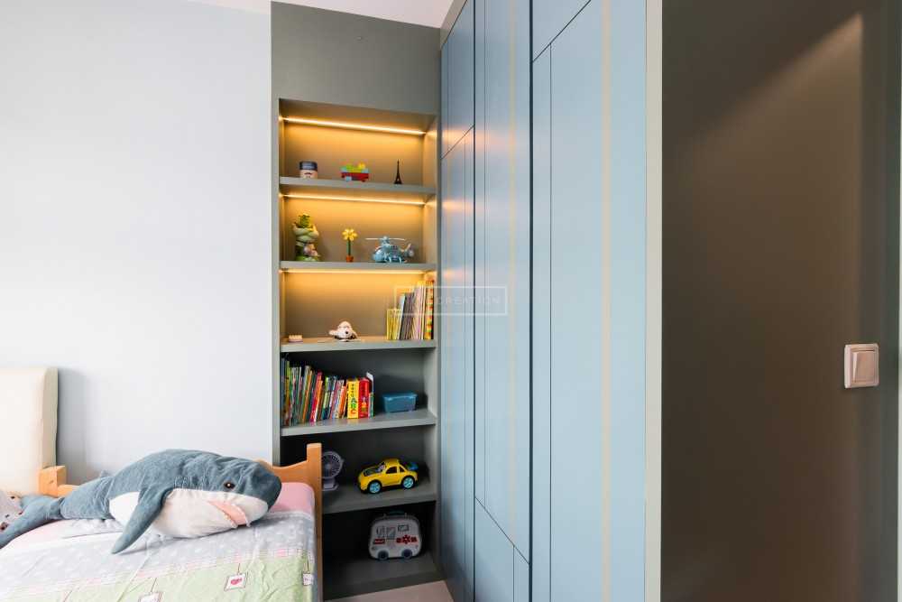 Scandinavian Bedroom with Bookshelf and Homogeneous Tiles