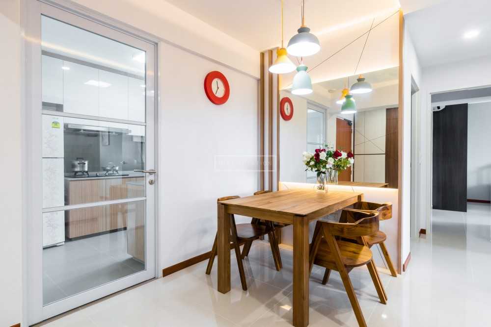 Scandinavian Dining Room with Mirror and Cove Lighting