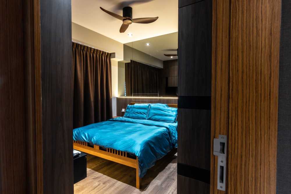 Industrial Bedroom with Vinyl Flooring and Wardrobe