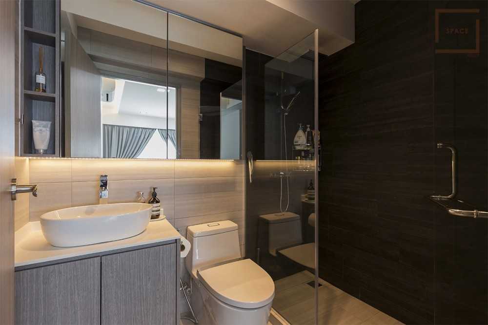 Scandinavian Bathroom with Mirror and Shower Screen