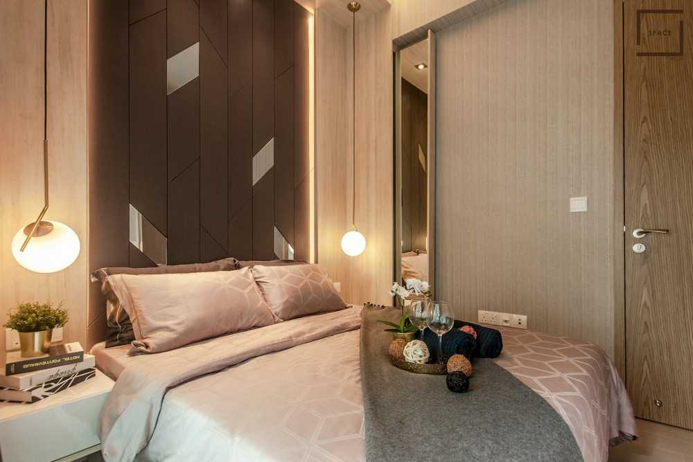 Contemporary Bedroom with Wardrobe and Sliding Wardrobe
