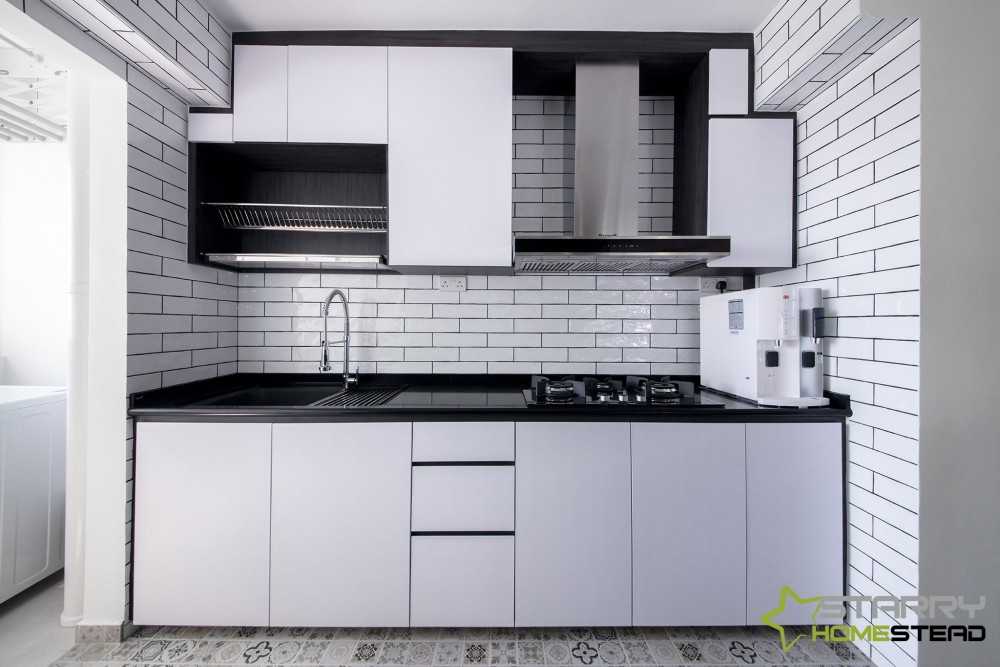 Transitional Kitchen with Kitchen Backsplash and Kitchen Cabinets